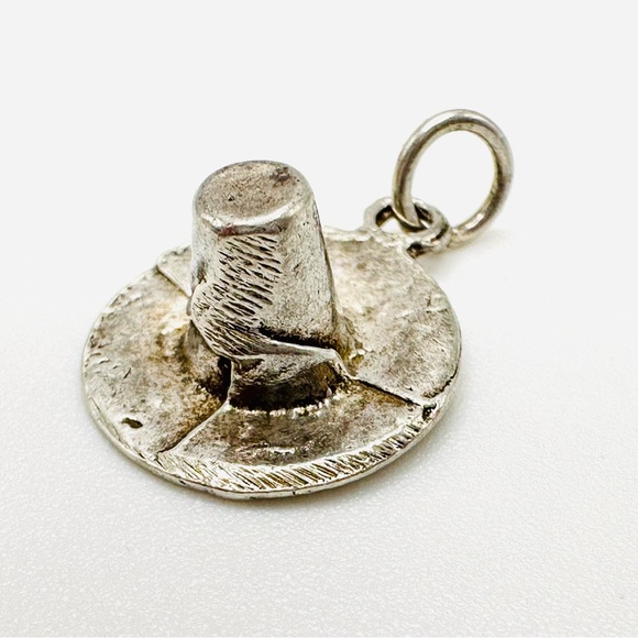 STERLING SILVER 925 Vintage Welsh Hat or Pilgrim Hat Charm Bracelet Travel - Picture 1 of 7